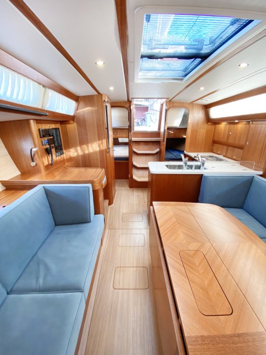 Linjett 39 Saloon Details