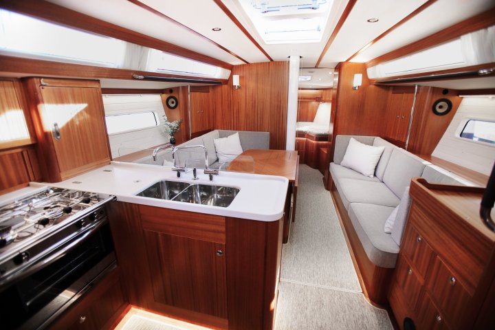 Linjett 39 Saloon Details