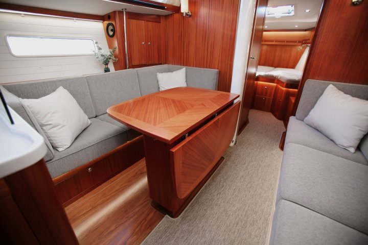 Linjett 39 Saloon Details