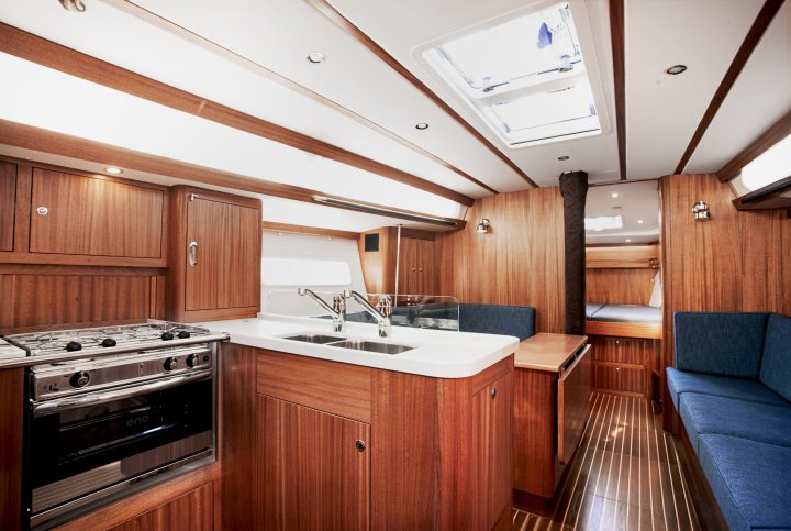 Linjett 39 Saloon Details